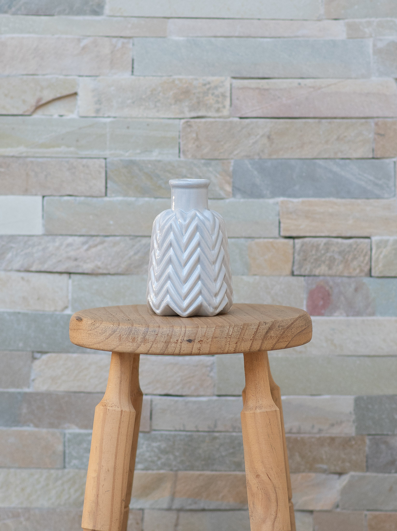 Florero de cerámica facetado 15cm alto