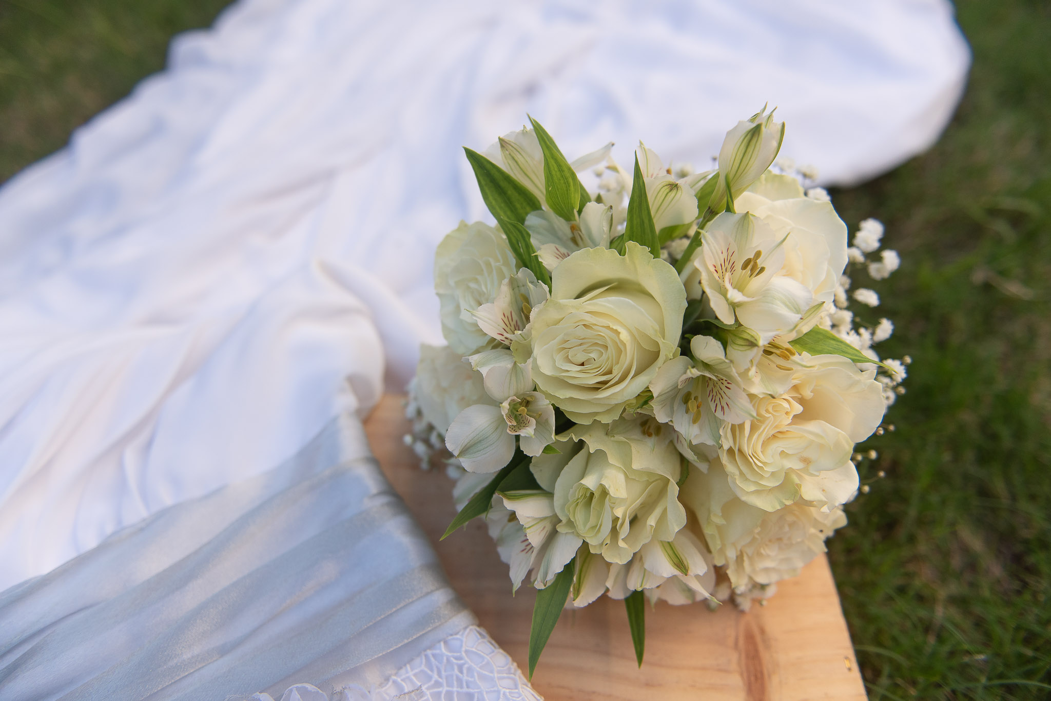 Ramo de novia en rosas, astromelias e ilusión.