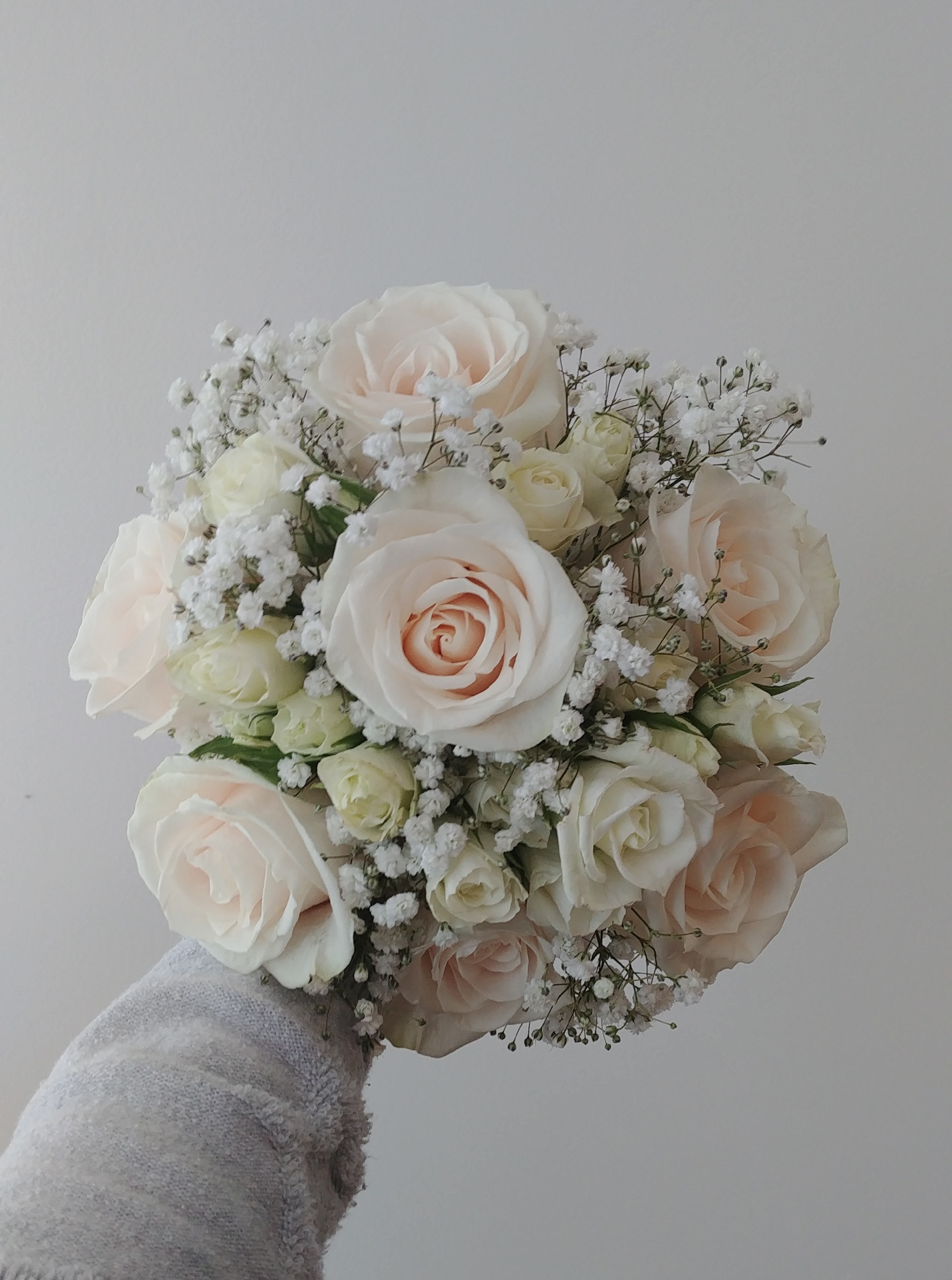 Ramo de novia en mini rosas, rosas con ilusión