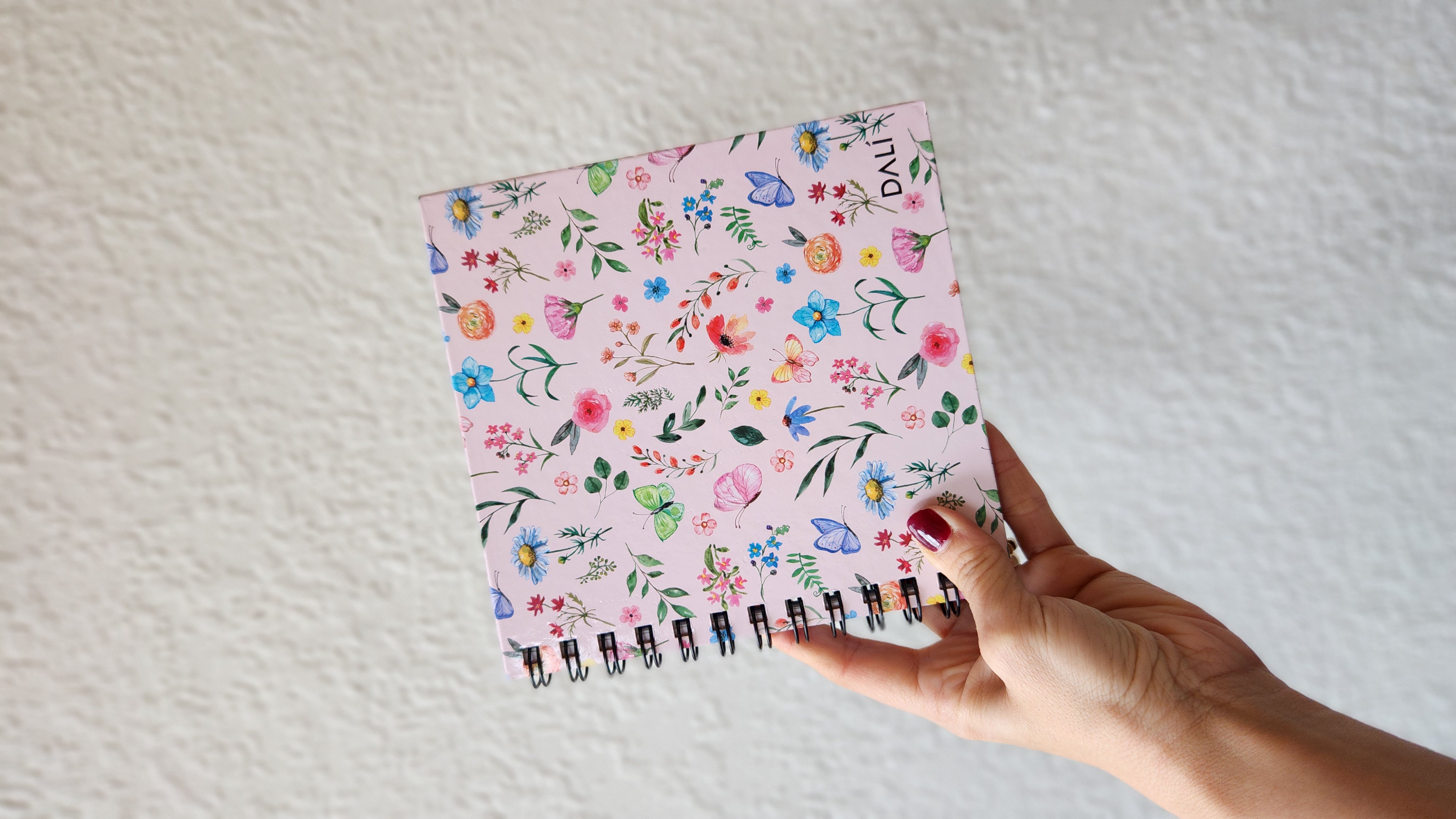 Cuaderno cuadrado de tapa dura