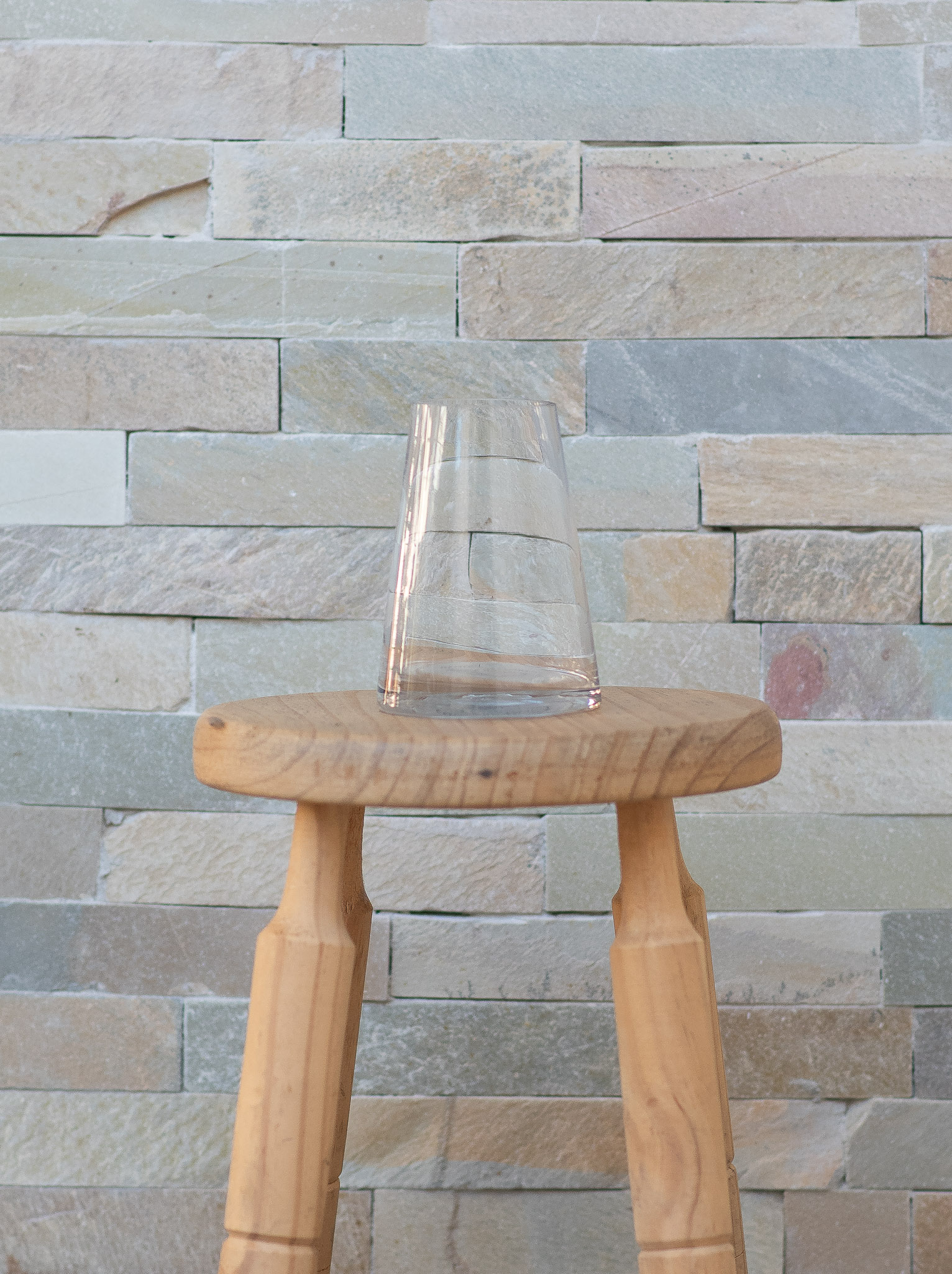 Florero de vidrio cónico 15cm