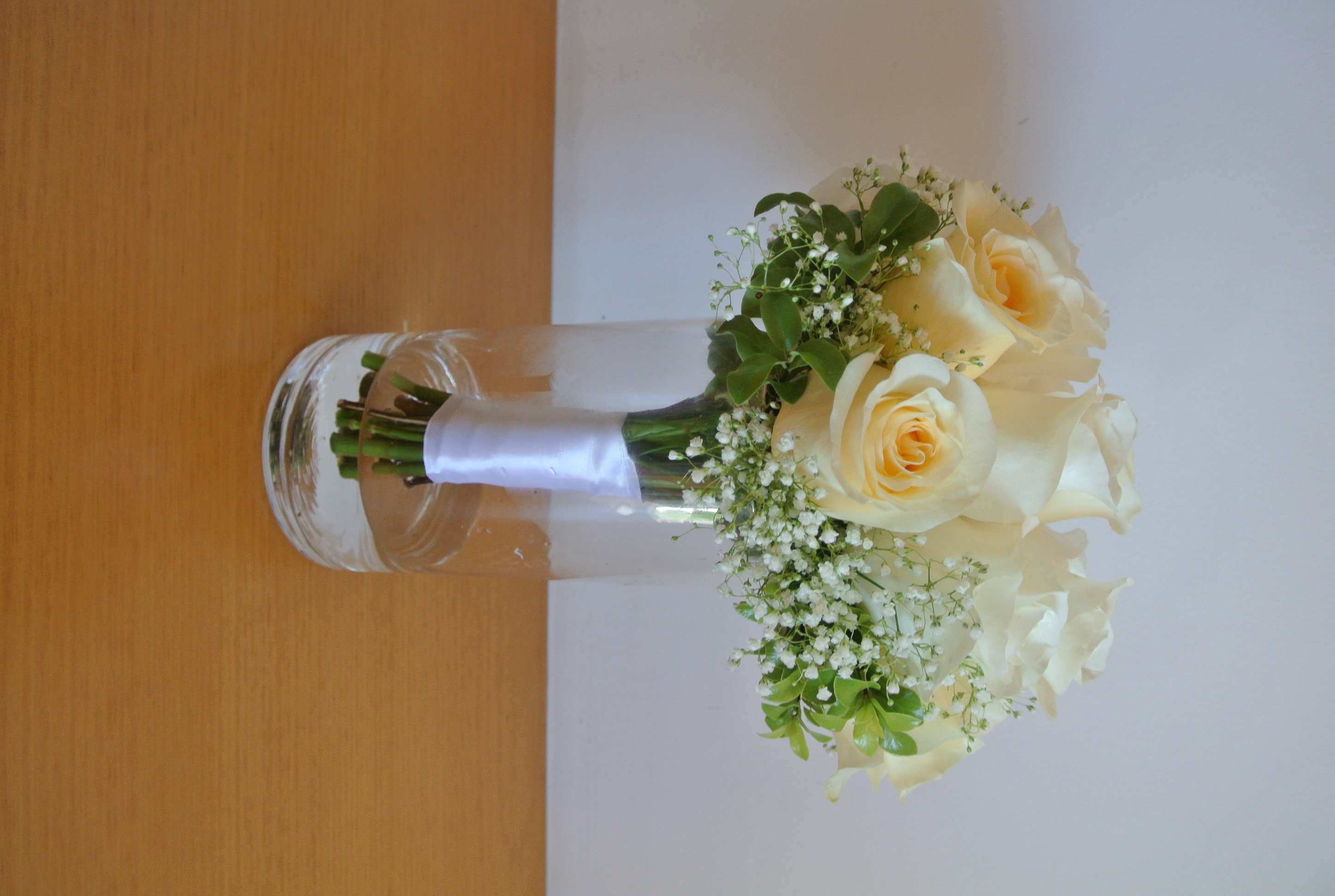 Ramo de novia en rosas de 2 tonos con ilusión.