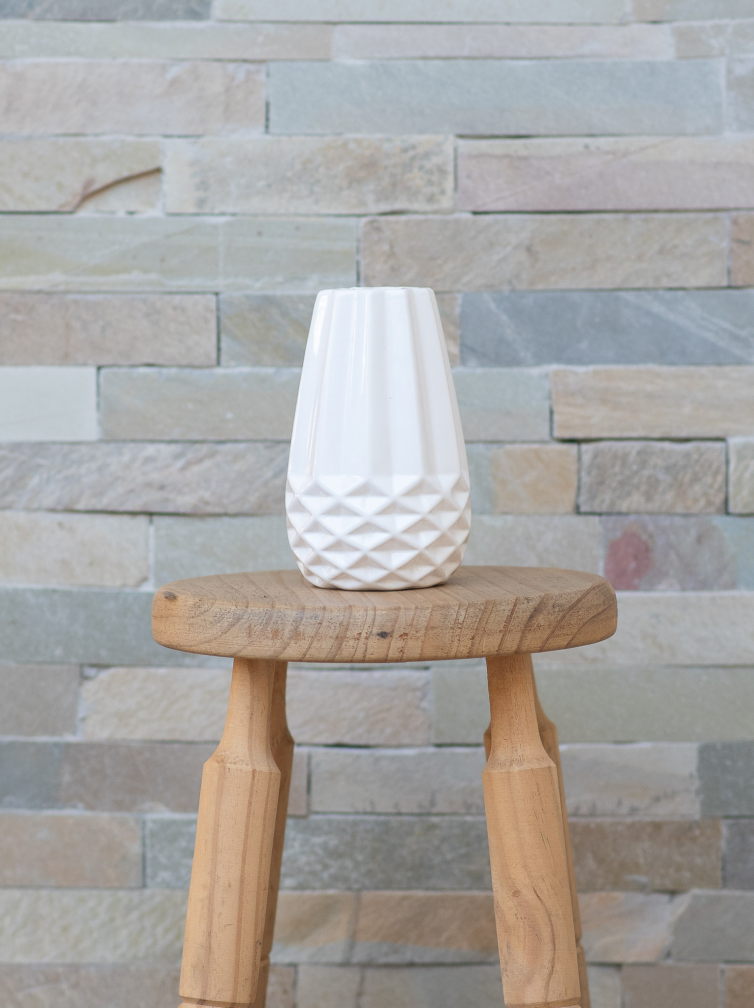 Florero de cerámica facetado 18cm alto