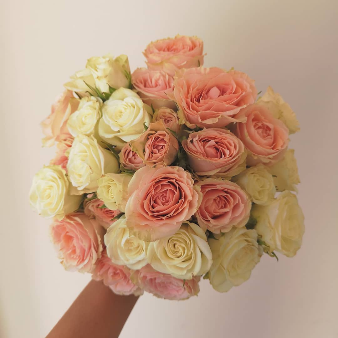 Ramo de novia en mini rosas, en 2 tonos con ilusión