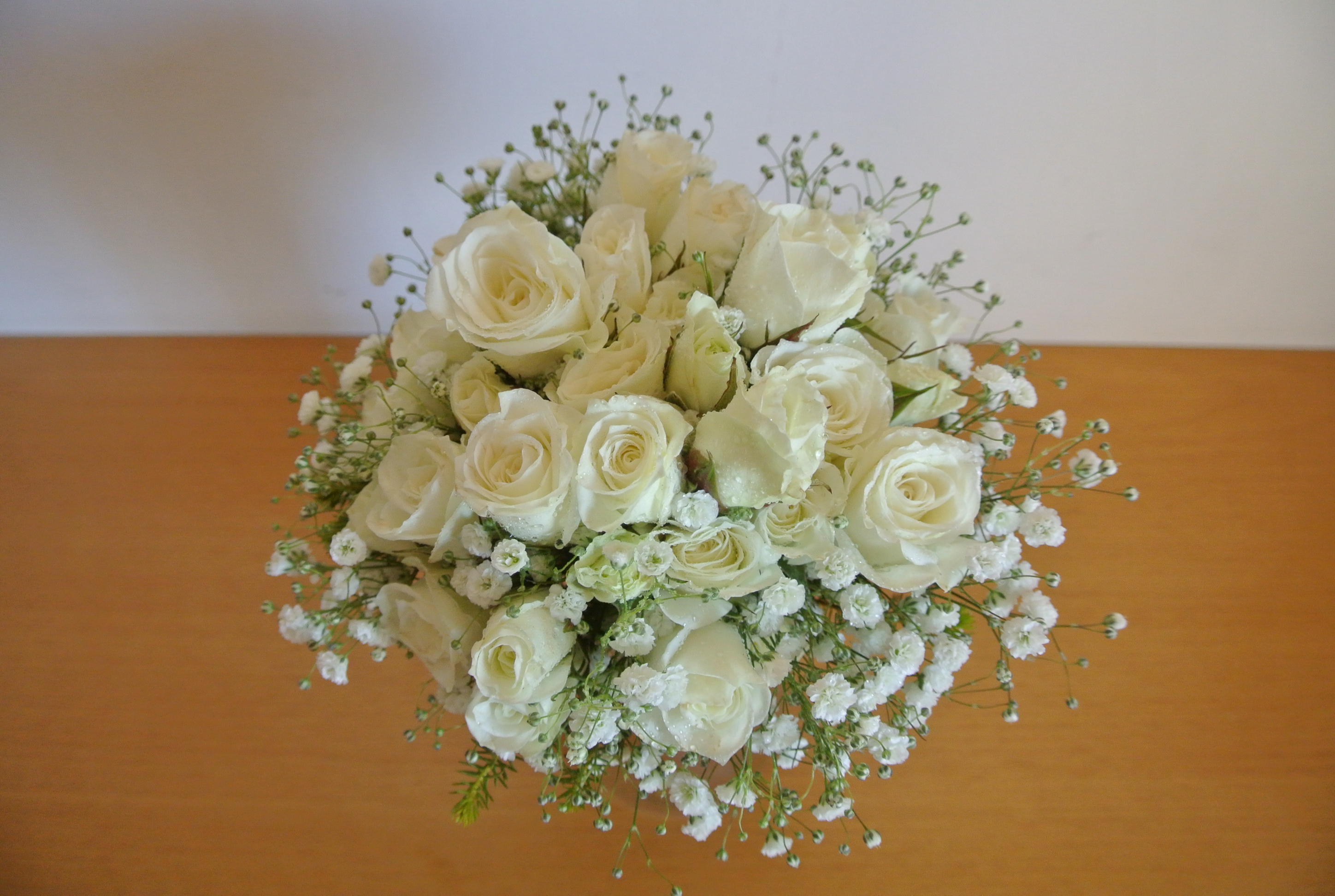 Ramo de novia en mini rosas con ilusión