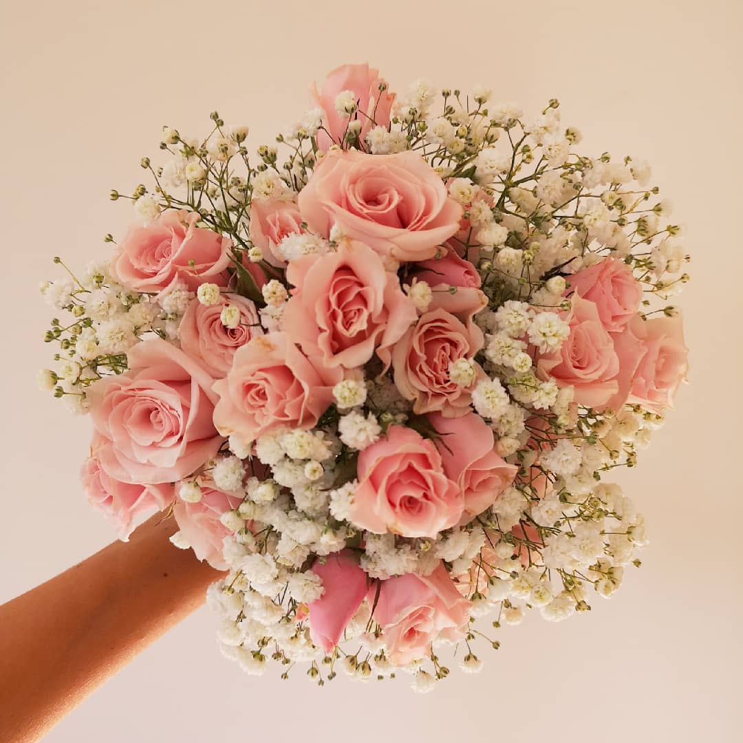 Ramo de novia en mini rosas con ilusión