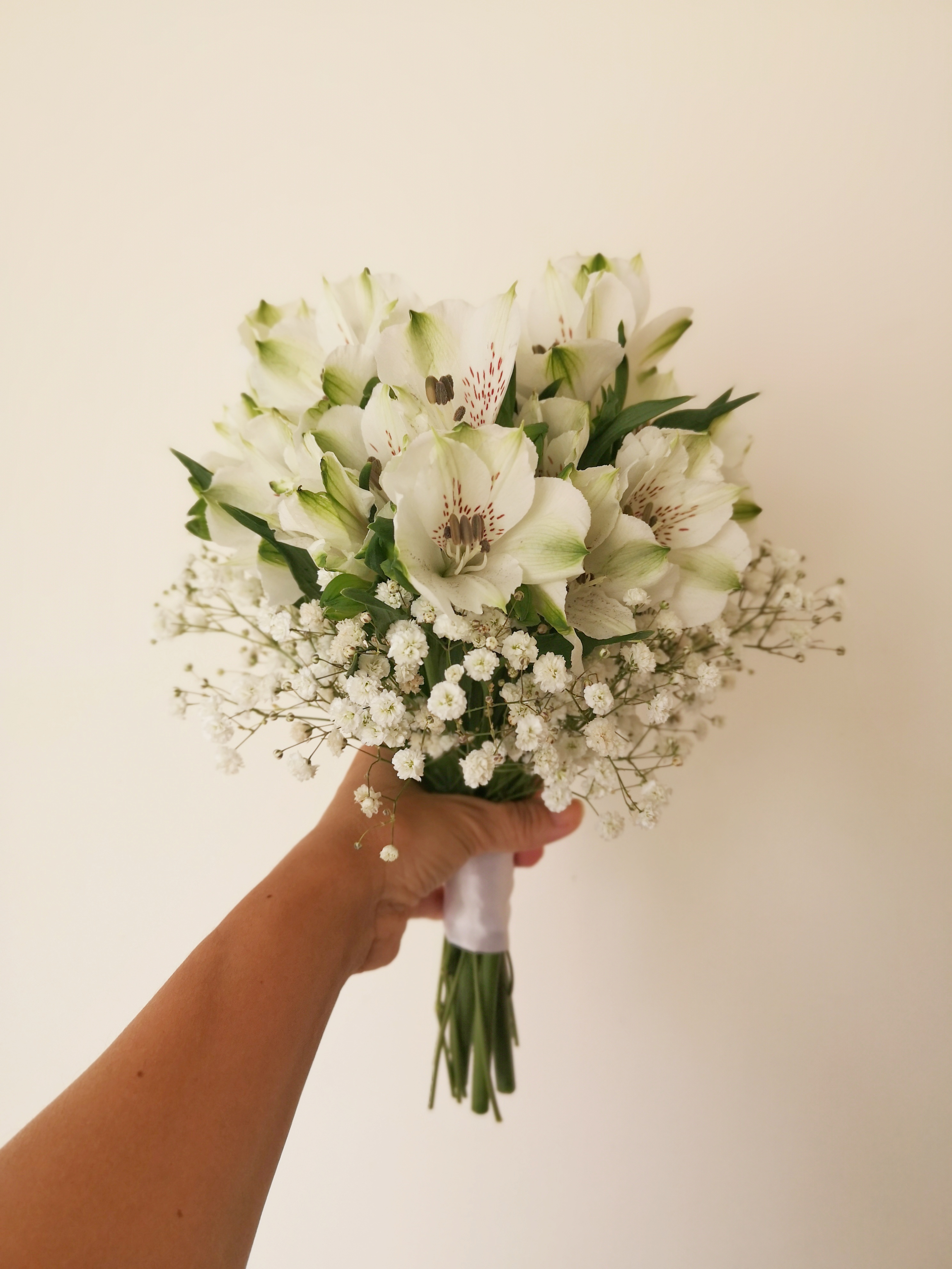 Ramo de novia en astromelias con ilusión