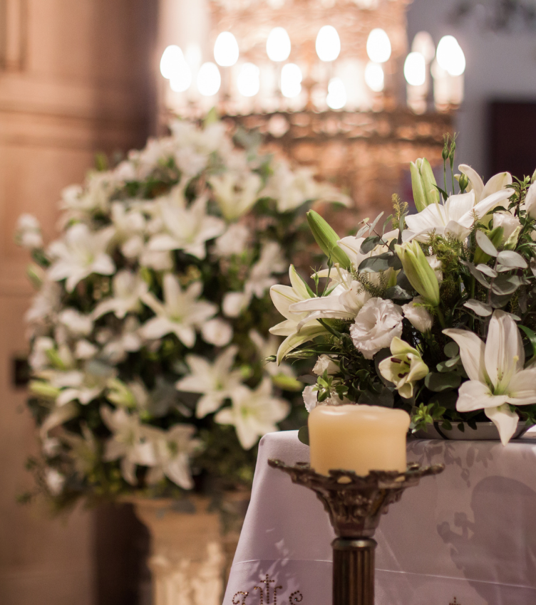 Benditas flores Decoración de iglesias