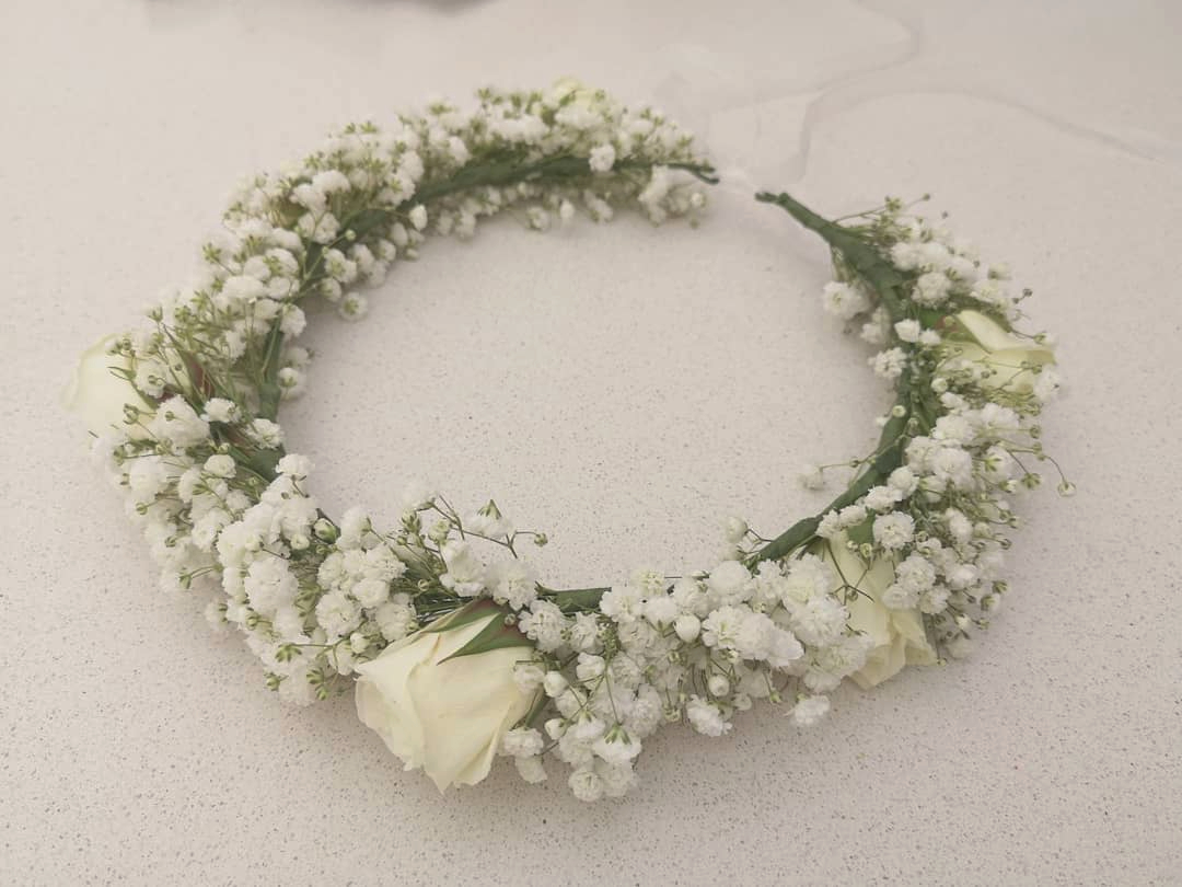 Coronita de ilusión y mini rosas