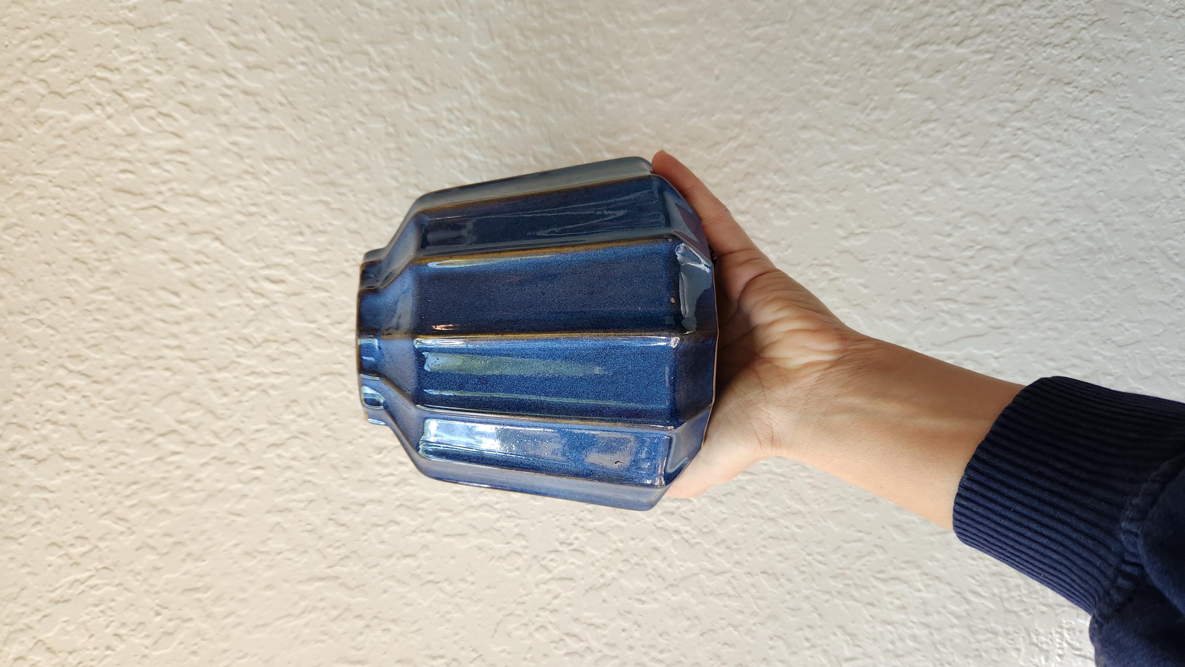 Florero de cerámica azul